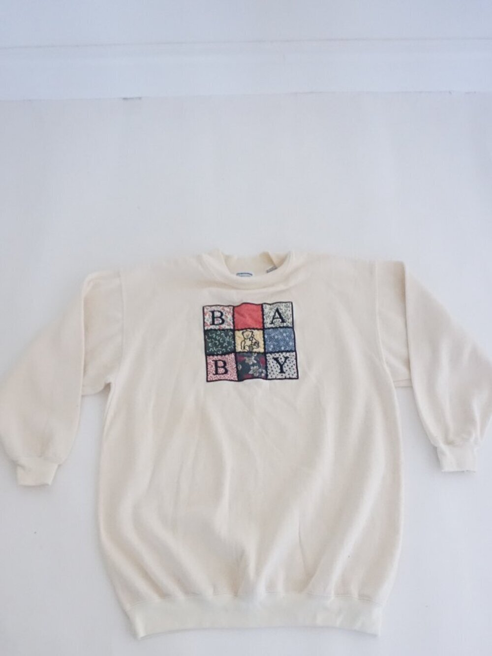Vintage Edition Maternity Cream Patchwork Baby Teddy Bear Graphic Sweatshirt L